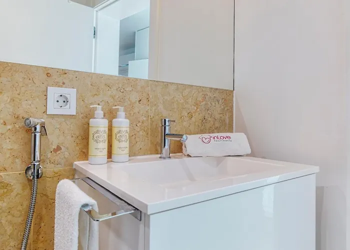 New! Modern & Chic Alfama