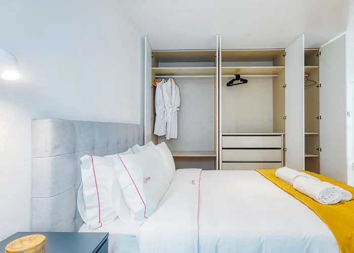 New! Modern & Chic Alfama Apartment Lisbon