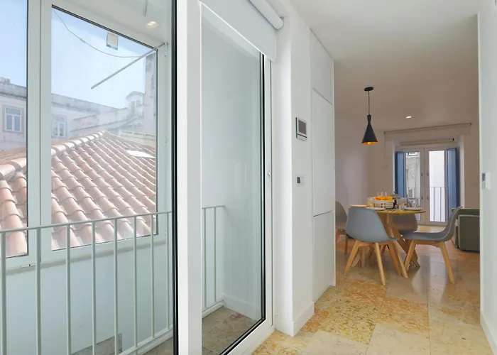 New! Modern & Chic Alfama Apartment *
