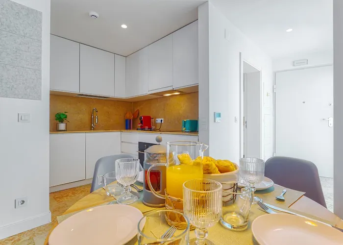 New! Modern & Chic Alfama